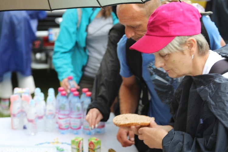 26. pielgrzymka z Hałcnowa na Jasną Górę - w Bielanach - 2017