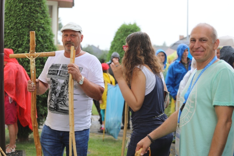 26. pielgrzymka z Hałcnowa na Jasną Górę - w Bielanach - 2017