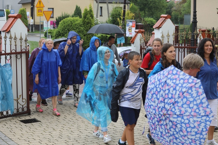 26. pielgrzymka z Hałcnowa na Jasną Górę - w Bielanach - 2017