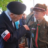 Pamięć o powstaniu warszawskim łączy wszystkie pokolenia Polaków.