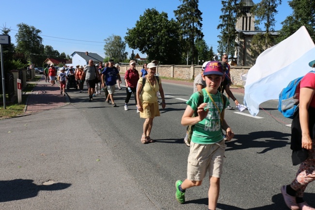 Kolumna skarżyska na szlaku pielgrzymkowym