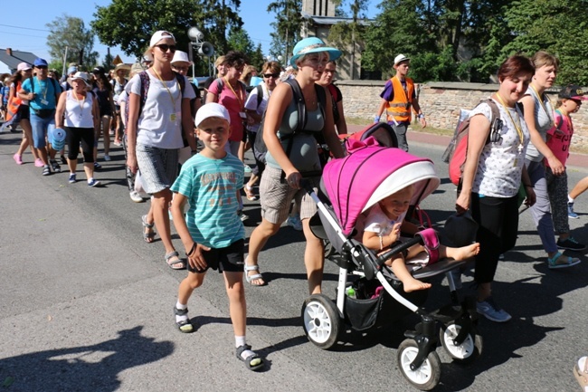 Kolumna skarżyska na szlaku pielgrzymkowym