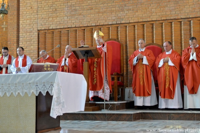 Kolumna opoczyńska w drodze na Jasną Górę