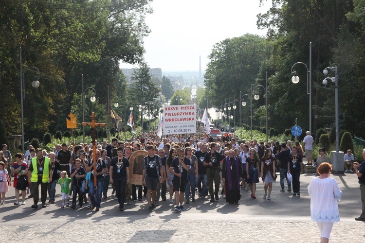 Wejście Pieszej Pielgrzymki Wrocławskiej na Jasną Górę cz. 3