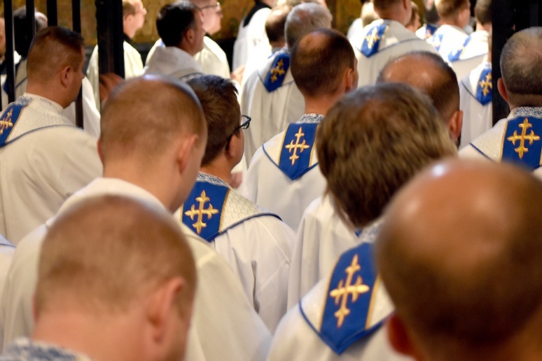 Prezentacja grup i Msza św. pod przewodnictwem bp. Ignacego Deca.