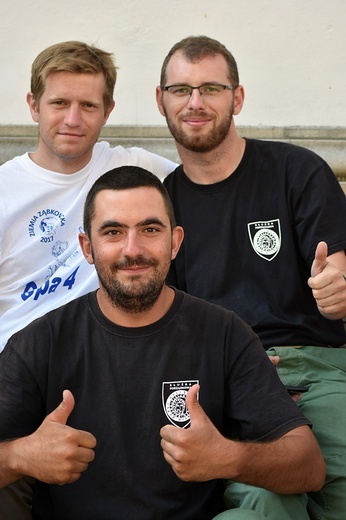 Prezentacja grup i Msza św. pod przewodnictwem bp. Ignacego Deca.