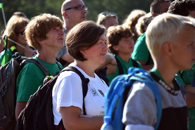 Prezentacja grup i Msza św. pod przewodnictwem bp. Ignacego Deca.