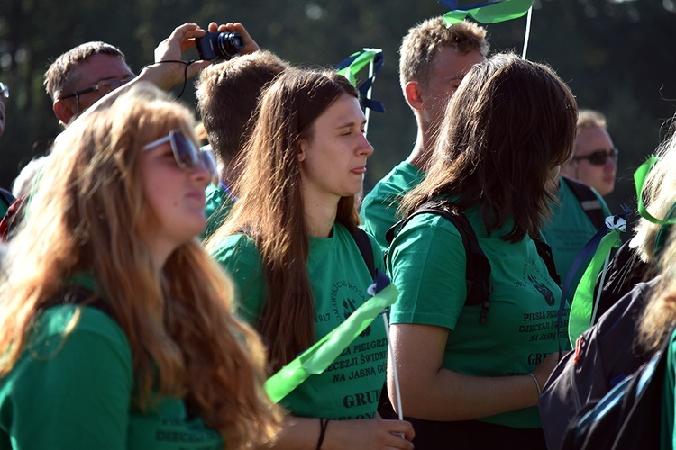Prezentacja grup i Msza św. pod przewodnictwem bp. Ignacego Deca.