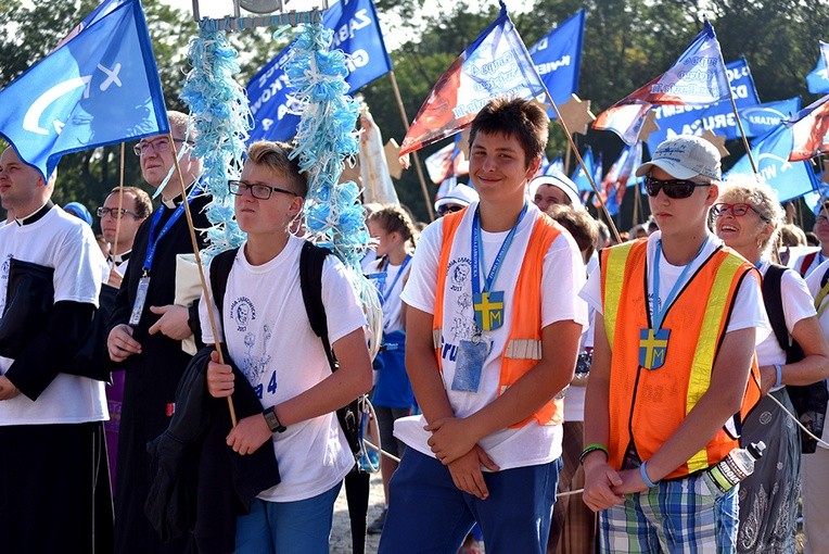 Prezentacja grup i Msza św. pod przewodnictwem bp. Ignacego Deca.