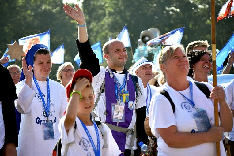 Prezentacja grup i Msza św. pod przewodnictwem bp. Ignacego Deca.
