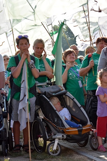 Prezentacja grup i Msza św. pod przewodnictwem bp. Ignacego Deca.