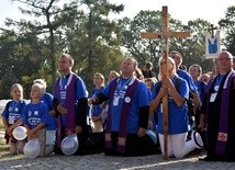 Prezentacja grup i Msza św. pod przewodnictwem bp. Ignacego Deca.