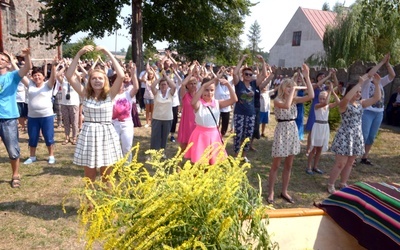 Nie tylko w drodze, ale także na miejscu, w Jarosławicach, pielgrzymi będą modlić się, śpiewać i tańczyć