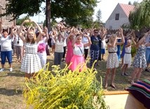 Nie tylko w drodze, ale także na miejscu, w Jarosławicach, pielgrzymi będą modlić się, śpiewać i tańczyć