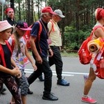 Starsi pielgrzymi w drodze na Jasną Górę