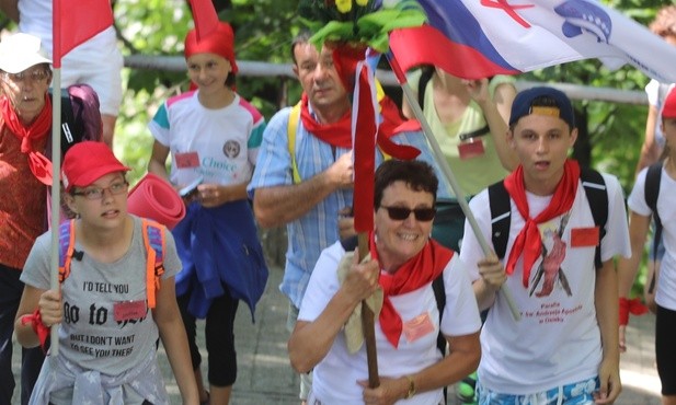 Na Górkę w Gołonogu dotarli nieco zmęczeni, ale radośni