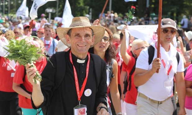 Na czele cieszyńskich pielgrzymów przyszedł ks. prał. Stefan Sputek