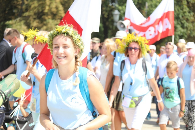 Powitanie 26. Pielgrzymki Diecezji Bielsko-Żywieckiej - grupy hałcnowskie - na Jasnej Górze - 2017