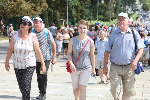 Powitanie 26. Pielgrzymki Diecezji Bielsko-Żywieckiej - grupy hałcnowskie - na Jasnej Górze - 2017