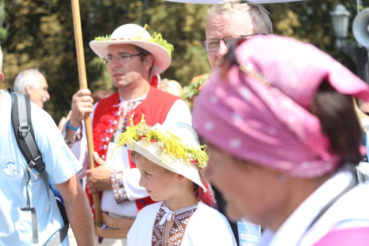 Powitanie 26. Pielgrzymki Diecezji Bielsko-Żywieckiej - grupy hałcnowskie - na Jasnej Górze - 2017