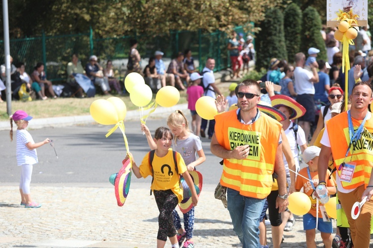 Powitanie 26. Pielgrzymki Diecezji Bielsko-Żywieckiej - grupy hałcnowskie - na Jasnej Górze - 2017