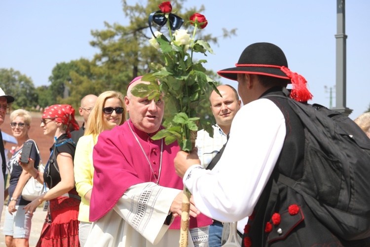 Powitanie 26. Pielgrzymki Diecezji Bielsko-Żywieckiej - grupy hałcnowskie - na Jasnej Górze - 2017