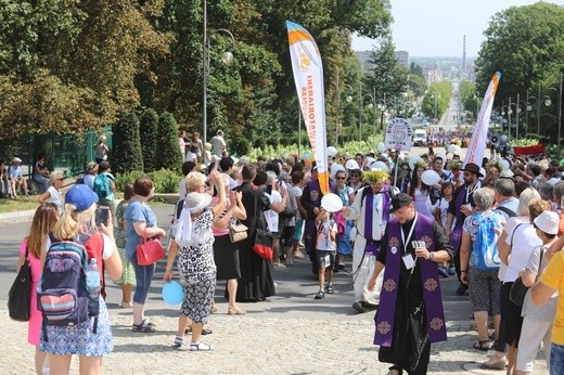 Powitanie 26. Pielgrzymki Diecezji Bielsko-Żywieckiej - grupy hałcnowskie - na Jasnej Górze - 2017