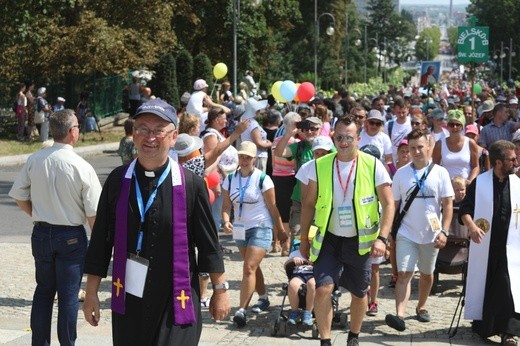 Powitanie 26. Pielgrzymki Diecezji Bielsko-Żywieckiej - grupy hałcnowskie - na Jasnej Górze - 2017