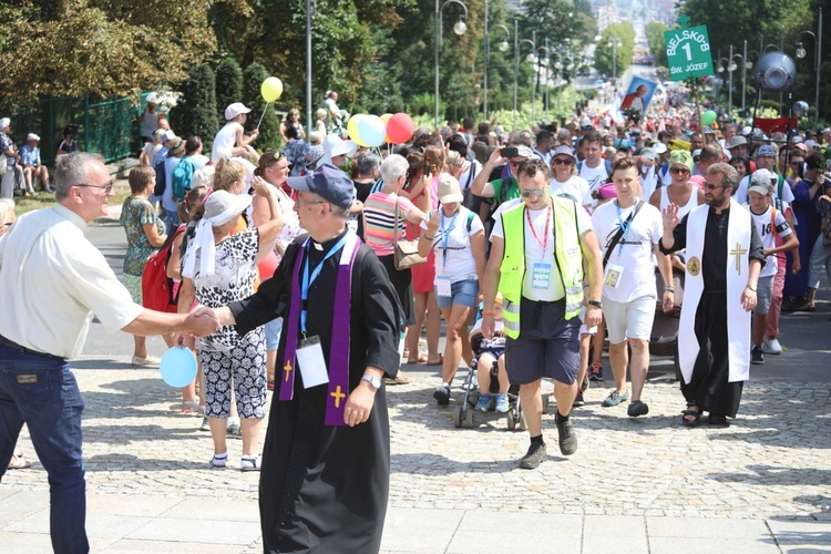 Powitanie 26. Pielgrzymki Diecezji Bielsko-Żywieckiej - grupy hałcnowskie - na Jasnej Górze - 2017