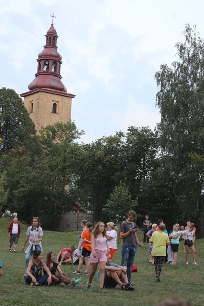 Pogodny wieczór pielgrzymów andrychowskich w Mrzygłodzie - 2017