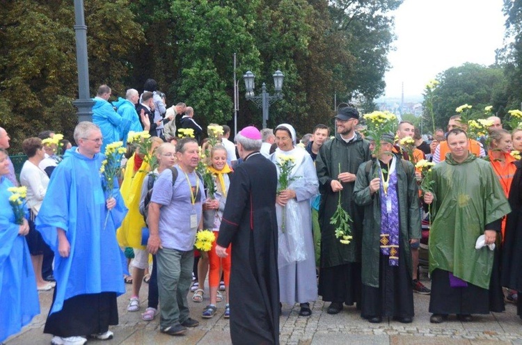 Wejście pielgrzymów na Jasną Górę