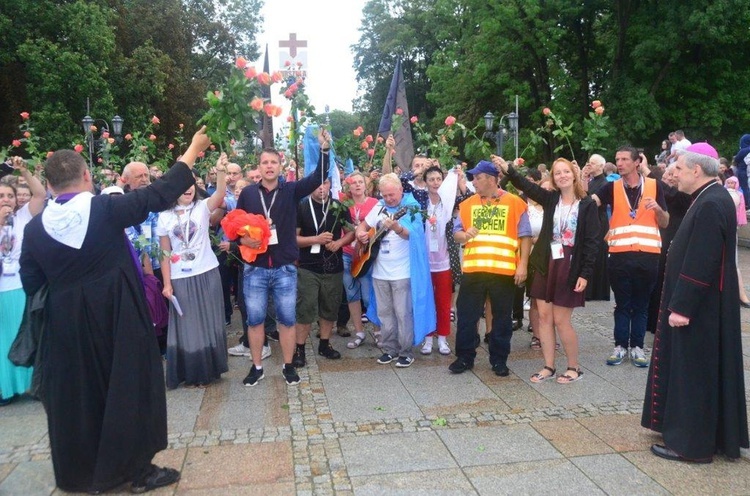 Wejście pielgrzymów na Jasną Górę