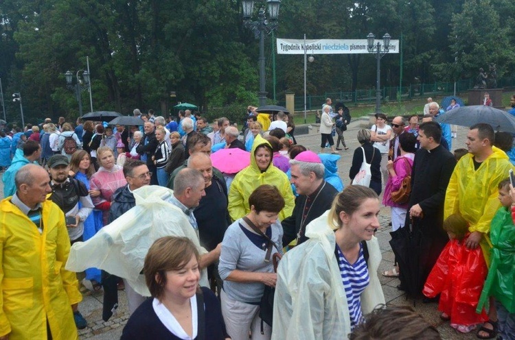 Wejście pielgrzymów na Jasną Górę