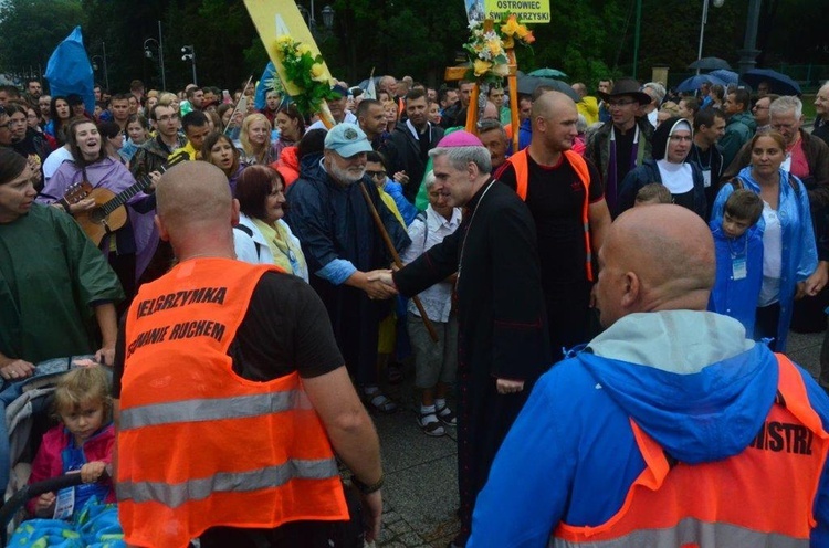 Wejście pielgrzymów na Jasną Górę