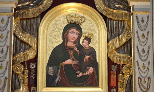 Łaskami słynący obraz Matki Bożej Pocieszenia pochodzi z XIV w.