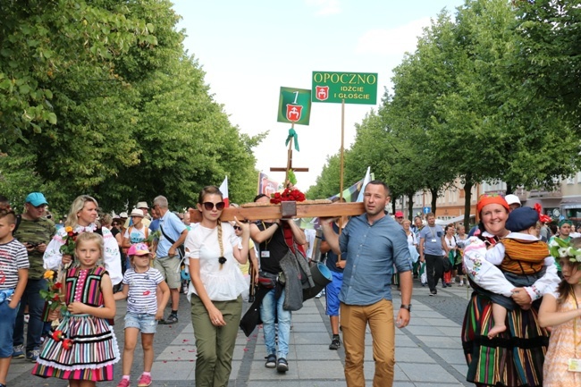 Pielgrzymka diecezji radomskiej - kolumny: opoczyńska, skarżyska i starachowicka