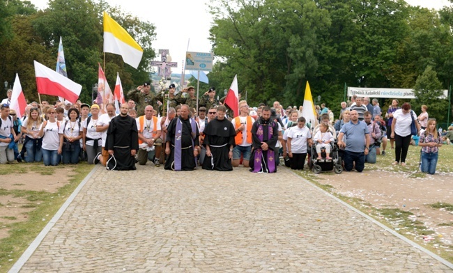 Pielgrzymka diecezji radomskiej - kolumny: opoczyńska, skarżyska i starachowicka