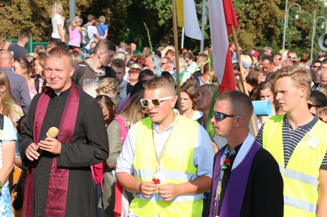 Pielgrzymka diecezji radomskiej - kolumny radomskie