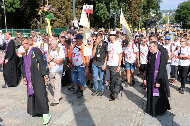 Pielgrzymka diecezji radomskiej - kolumny radomskie