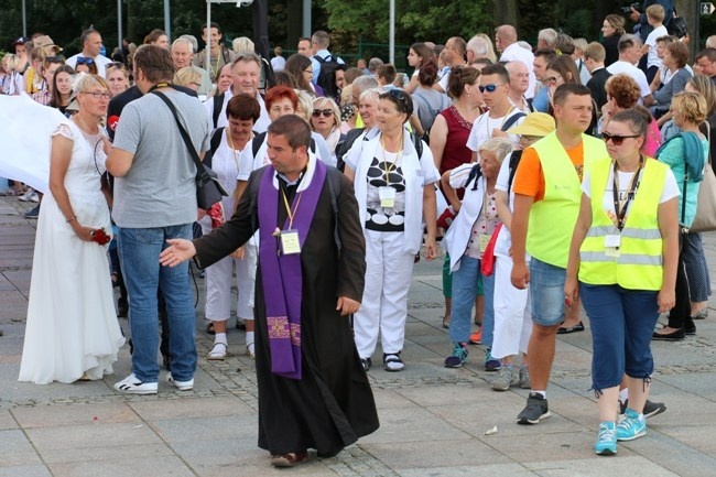 Pielgrzymka diecezji radomskiej - kolumny radomskie