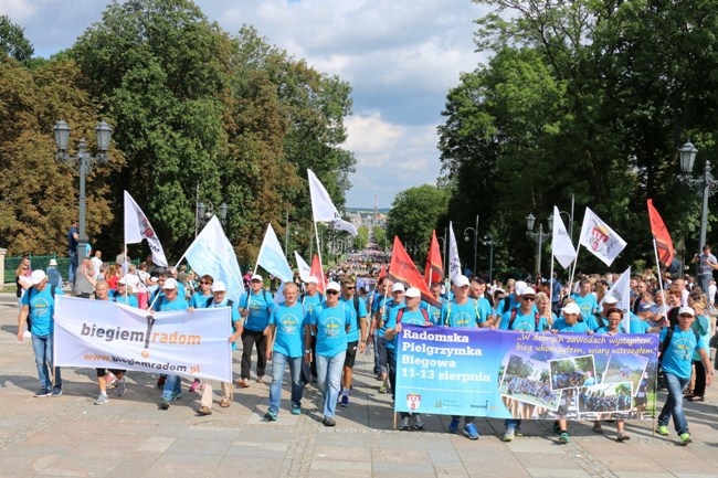 Pielgrzymka diecezji radomskiej - kolumny radomskie