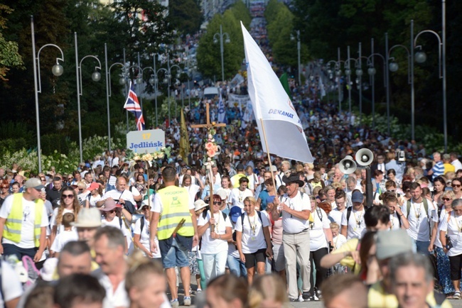 Pielgrzymka diecezji radomskiej - kolumny radomskie