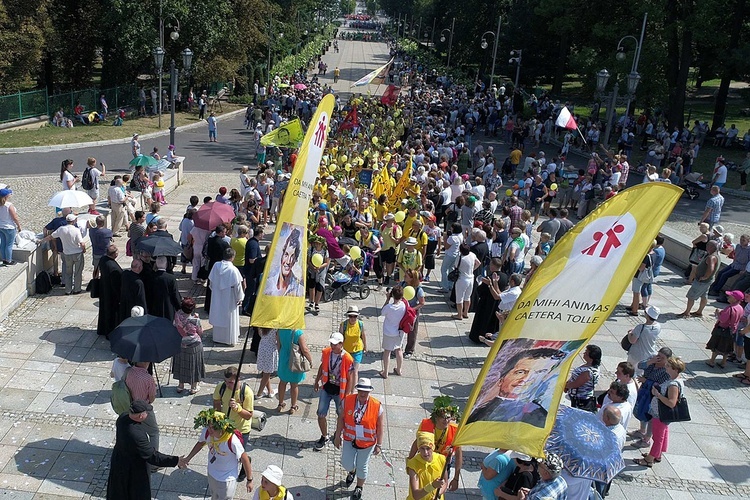 Pielgrzymi na Jasnej Górze - z lotu ptaka