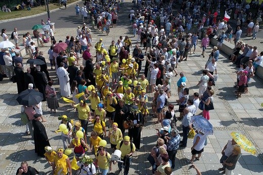 Pielgrzymi na Jasnej Górze - z lotu ptaka