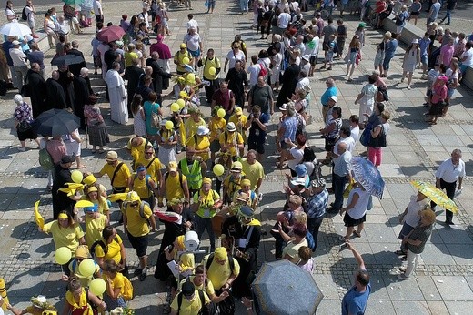Pielgrzymi na Jasnej Górze - z lotu ptaka