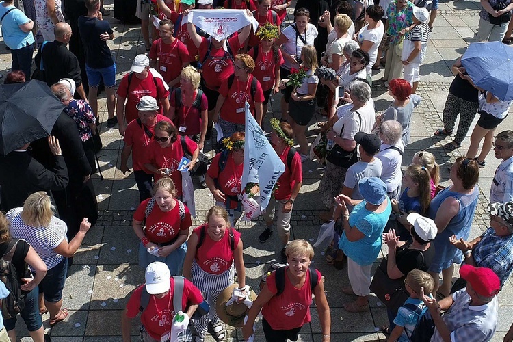 Pielgrzymi na Jasnej Górze - z lotu ptaka