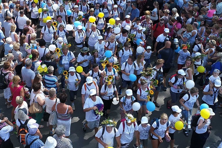 Pielgrzymi na Jasnej Górze - z lotu ptaka