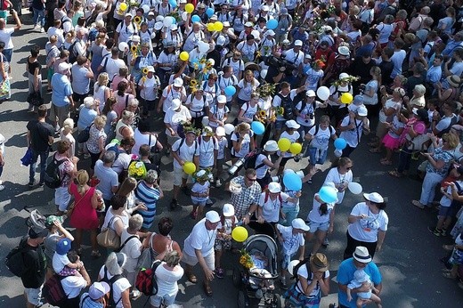 Pielgrzymi na Jasnej Górze - z lotu ptaka