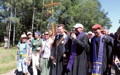 Do pątników dołączył Ireneusz Czop, który w filmie „Klecha” gra ks. Romana Kotlarza.