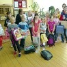 Tysiące dzieci w Polsce otrzymają w tym roku wyprawkę szkolną.